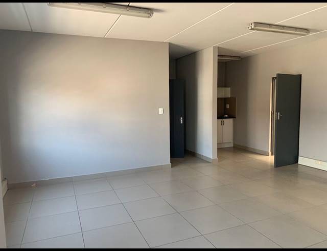 411M² WAREHOUSE TO LET IN STRIJDOMPARK